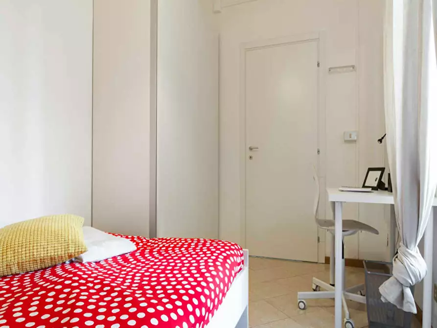 Immagine 5 di Camera in affitto  in Via Salvatore Barzilai a Milano