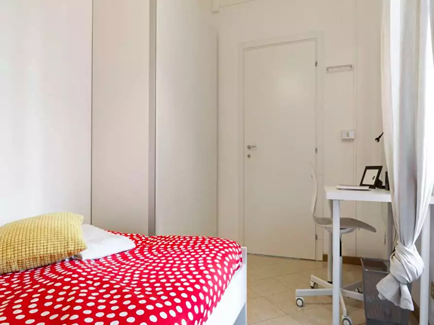 Immagine 2 di Camera in affitto  in Via Salvatore Barzilai a Milano