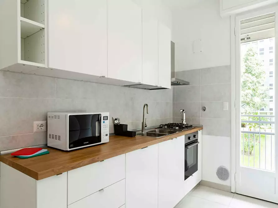 Immagine 10 di Camera in affitto  in Via Tiziano a Milano