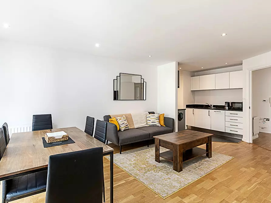 Immagine 7 di Appartamento in affitto  in Battersea Park Road a Lambeth