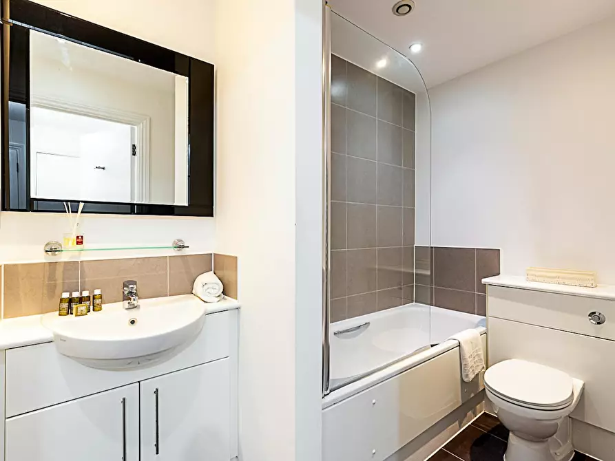 Immagine 4 di Appartamento in affitto  in Battersea Park Road a Lambeth