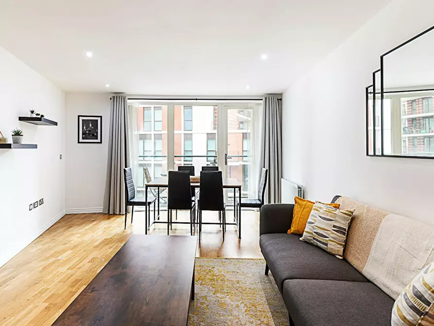 Immagine 8 di Appartamento in affitto  in Battersea Park Road a Lambeth