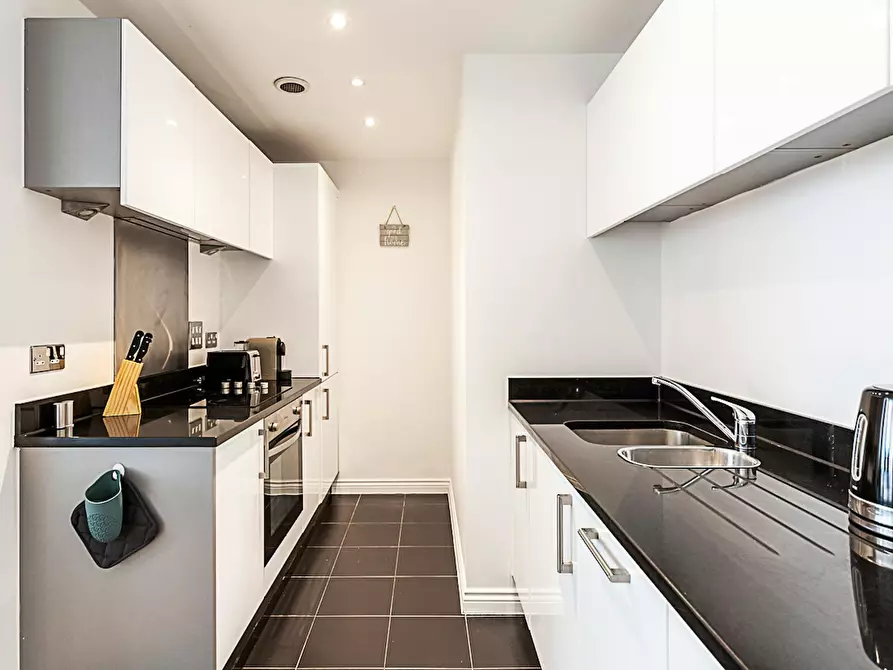 Immagine 9 di Appartamento in affitto  in Battersea Park Road a Lambeth