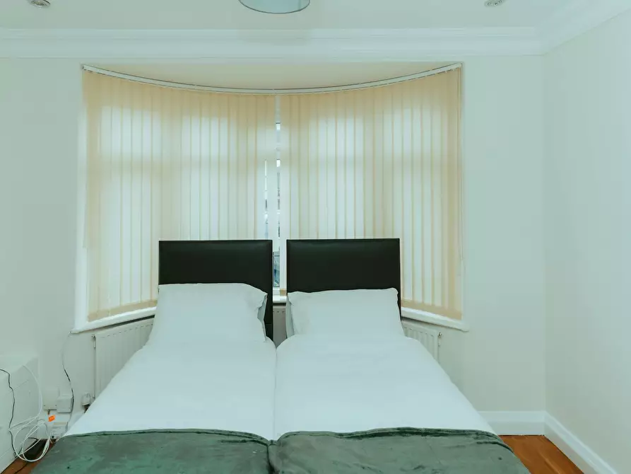 Immagine 6 di Casa indipendente in affitto  in Newlands Drive a Hurst Green