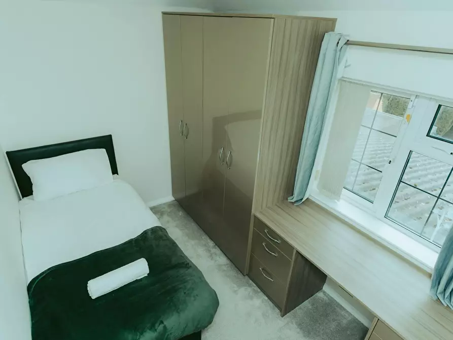 Immagine 5 di Casa indipendente in affitto  in Newlands Drive a Hurst Green