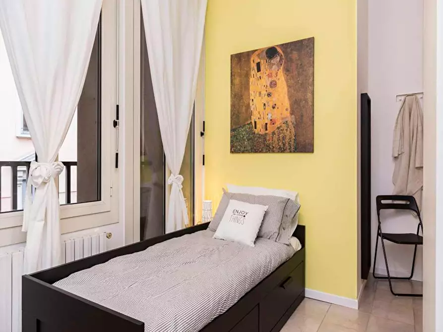 Immagine 2 di Camera in affitto  in Viale Monte Santo a Milano