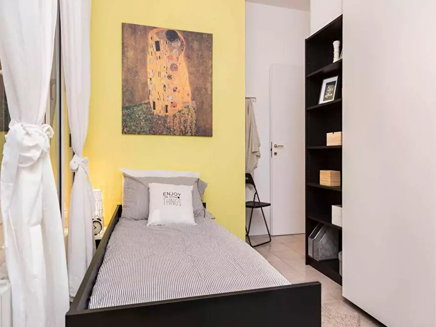 Immagine 1 di Camera in affitto  in Viale Monte Santo a Milano