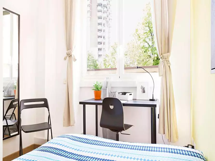 Immagine 2 di Camera in affitto  in Via Legnone a Milano