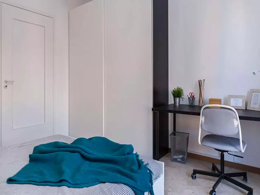 Immagine 5 di Camera in affitto  in Via delle Acacie a Buccinasco