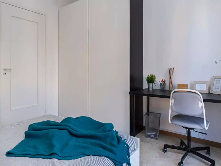 Immagine 5 di Camera in affitto  in Via delle Acacie a Buccinasco