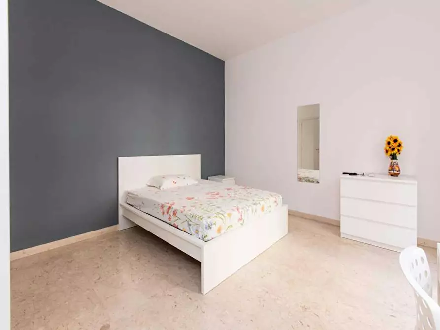Immagine 1 di Camera in affitto  in Via Oderisi da Gubbio a Roma