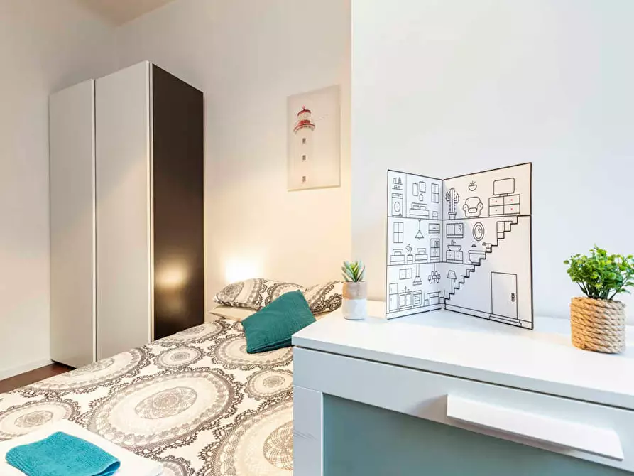 Immagine 4 di Camera in affitto  in Via Paolo Bassi a Milano