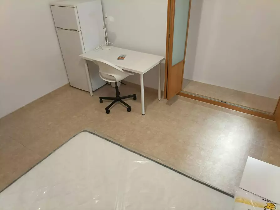 Immagine 3 di Camera in affitto  in Calle Asturias a Valencia
