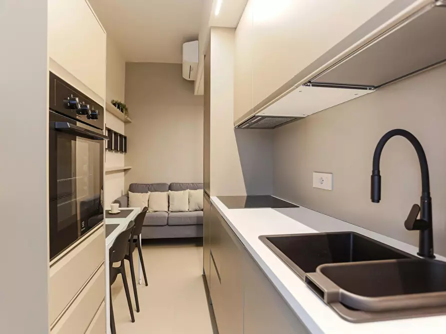 Immagine 2 di Appartamento in affitto  in Via Doberdò a Milano