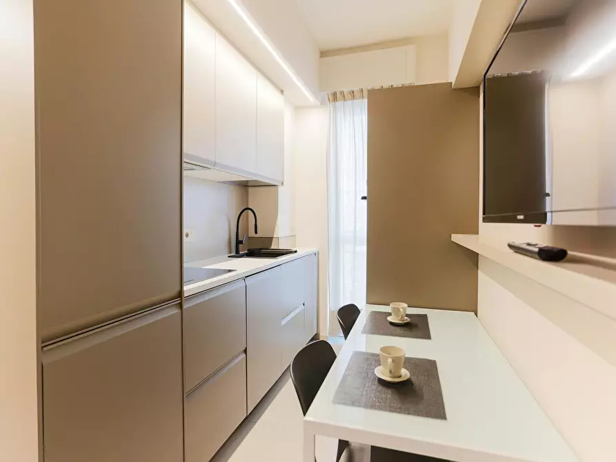 Immagine 1 di Appartamento in affitto  in Via Doberdò a Milano