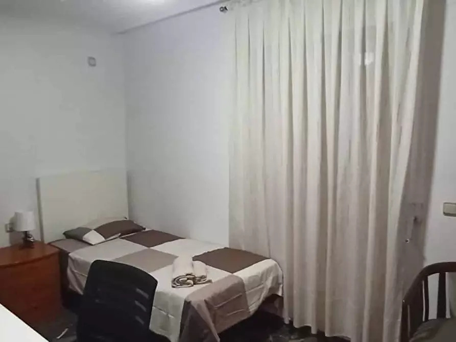 Immagine 1 di Camera in affitto  in Carrer de Fontanars a Aielo De Malferit