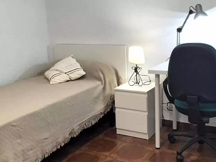 Immagine 2 di Camera in affitto  in Calle Santos Justo y Pastor a Valencia