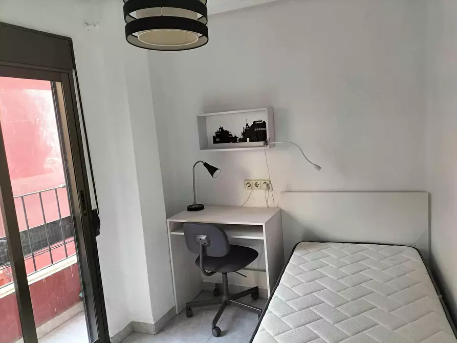 Immagine 1 di Camera in affitto  in Carrer Actor Llorens a Valencia