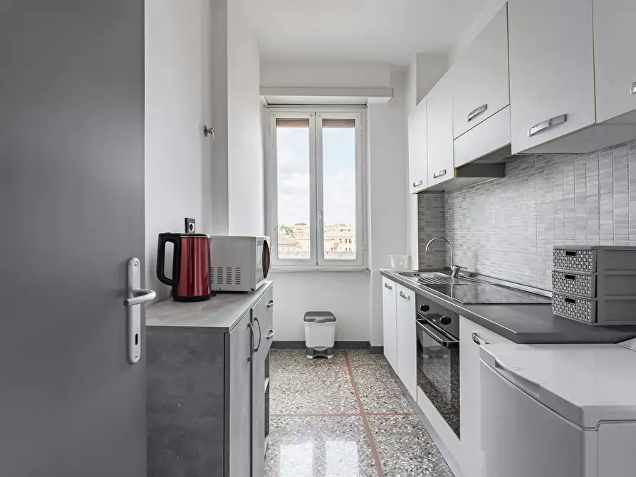 Immagine 10 di Appartamento in affitto  in Via Taranto a Roma