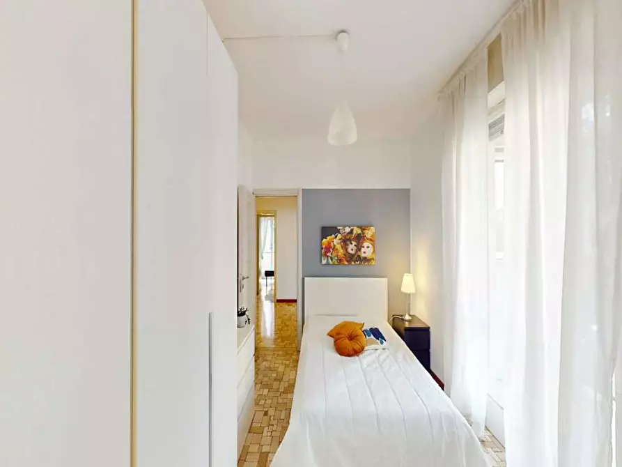 Immagine 3 di Camera in affitto  in Viale Legioni Romane a Milano