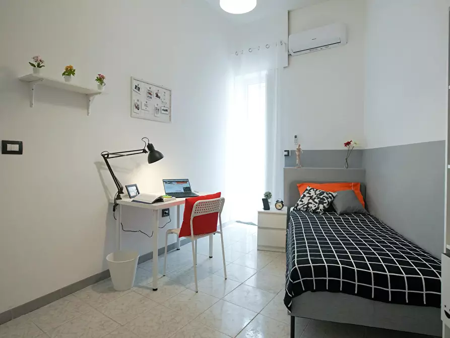 Immagine 4 di Camera in affitto  in Vico Noce a Napoli