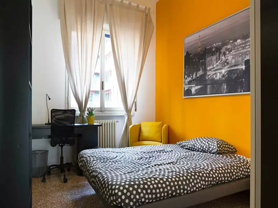 Immagine 2 di Camera in affitto  in Viale Coni Zugna a Milano