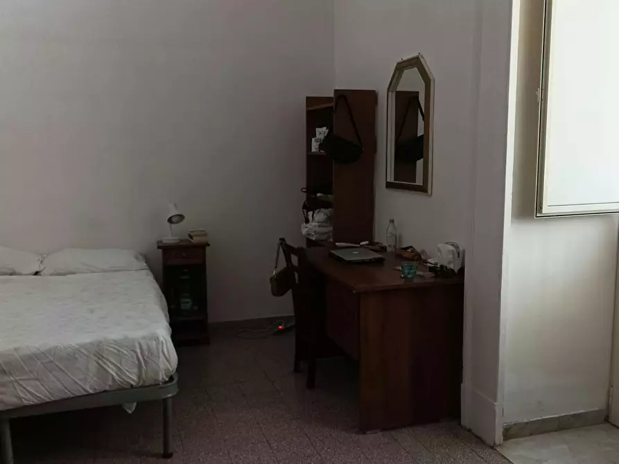 Immagine 10 di Camera in affitto  in Via Cedronio a Napoli