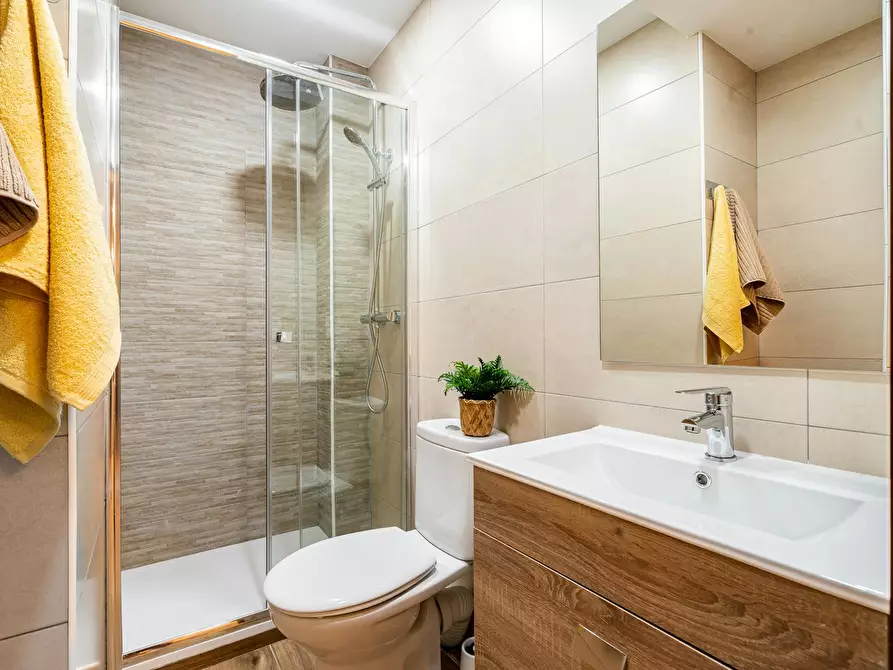 Immagine 7 di Camera in affitto  in Carrer de la Reina Victòria a Barcelona