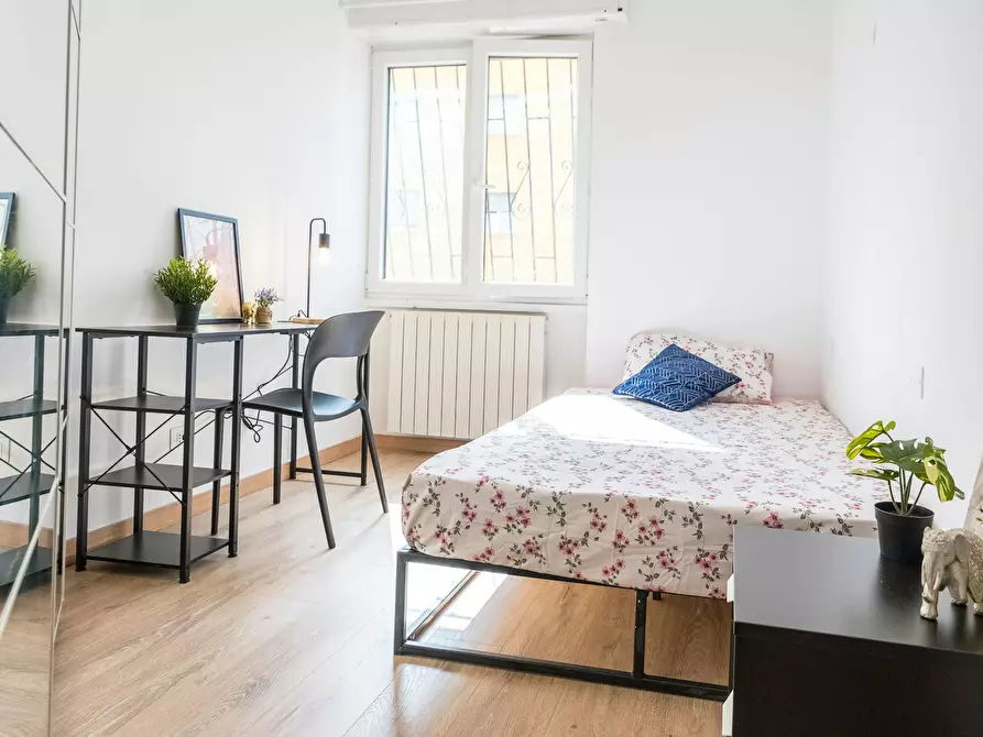 Immagine 5 di Camera in affitto  in Viale Enrico Forlanini a Milano