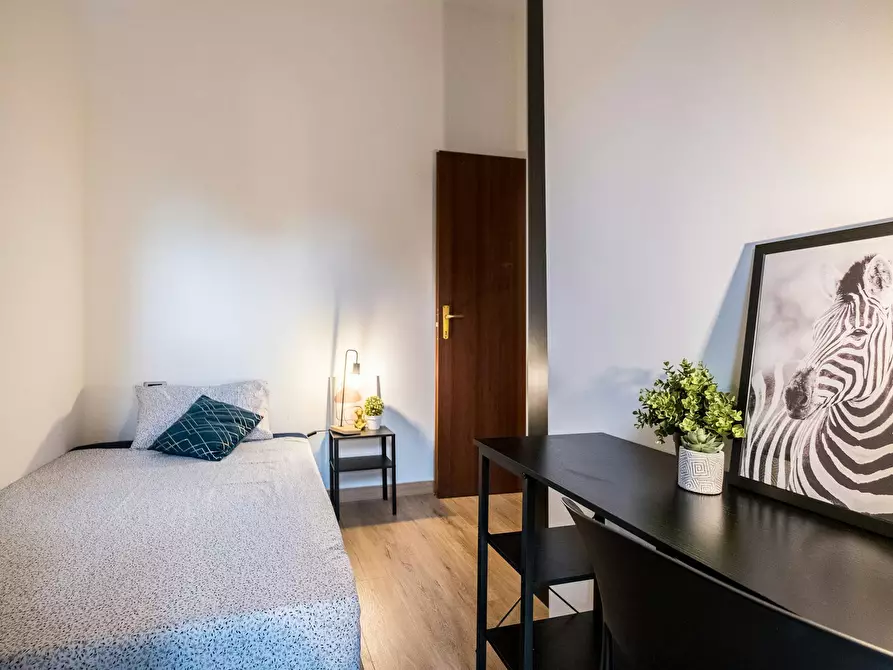 Immagine 5 di Camera in affitto  in Viale Enrico Forlanini a Milano