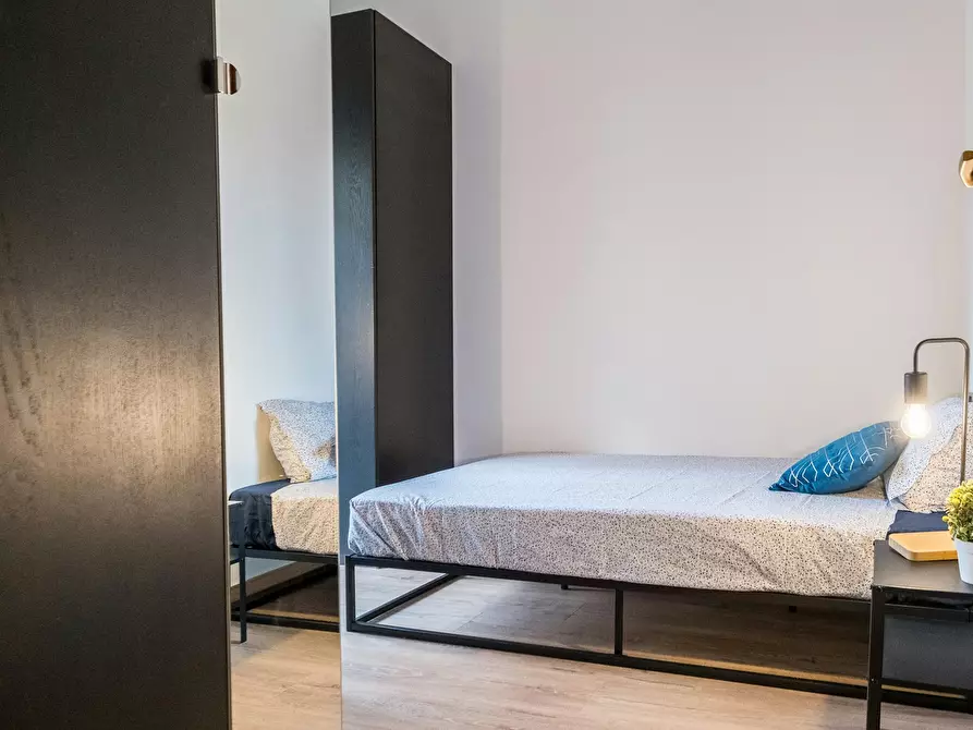 Immagine 7 di Camera in affitto  in Viale Enrico Forlanini a Milano