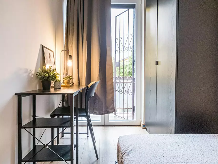 Immagine 3 di Camera in affitto  in Viale Enrico Forlanini a Milano