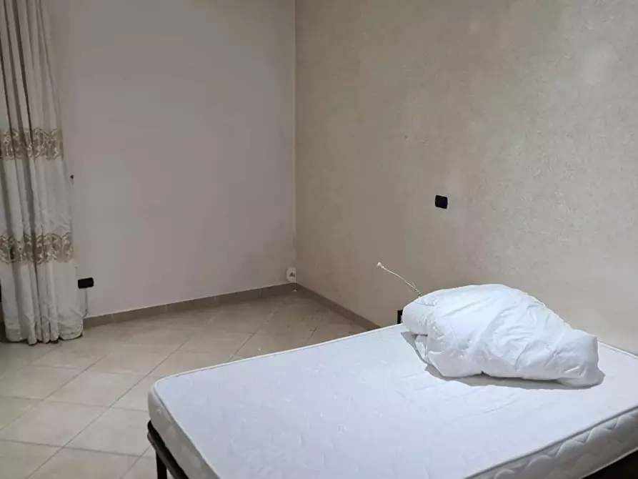 Immagine 6 di Camera in affitto  in Via Luigi Settembrini a Napoli