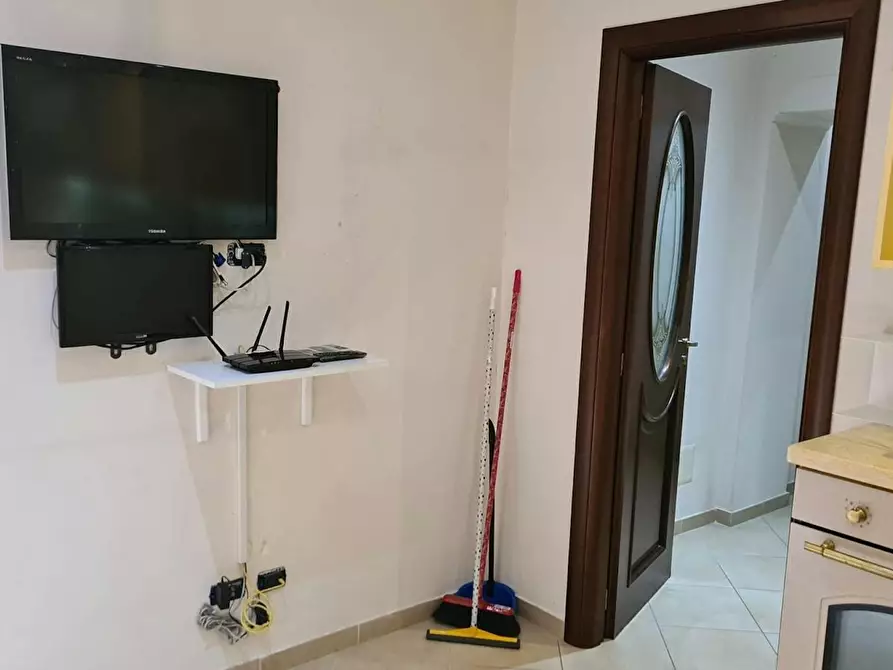 Immagine 8 di Camera in affitto  in Via Luigi Settembrini a Napoli