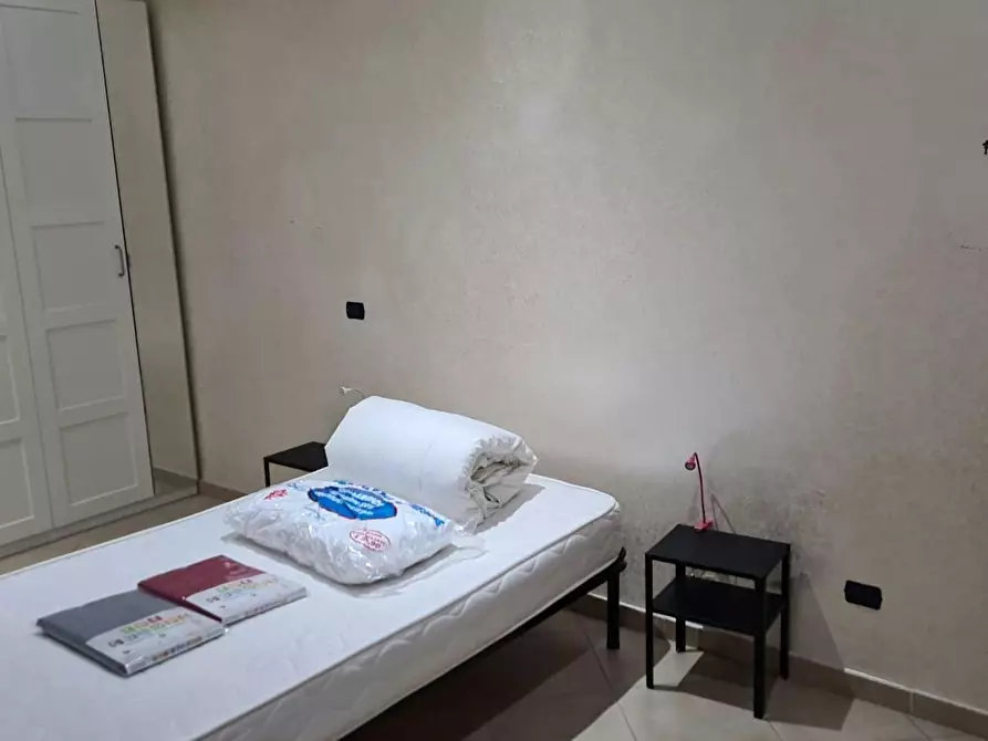 Immagine 3 di Camera in affitto  in Via Luigi Settembrini a Napoli