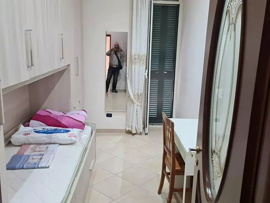 Immagine 2 di Camera in affitto  in Via Luigi Settembrini a Napoli