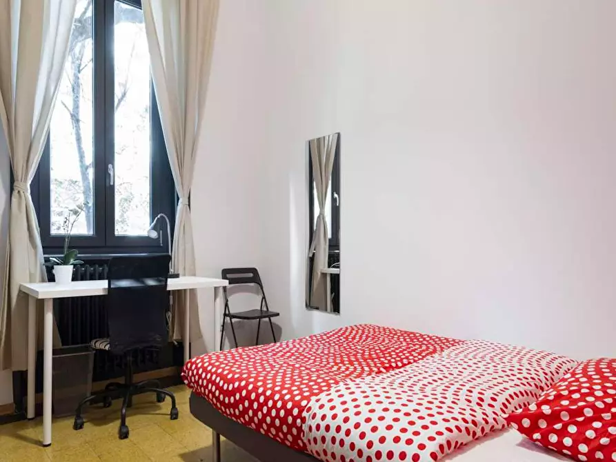 Immagine 4 di Camera in affitto  in Via Temistocle Calzecchi a Milano