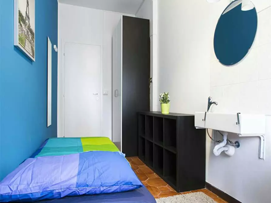 Immagine 5 di Camera in affitto  in Via Salvatore Barzilai a Milano