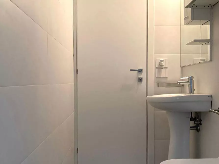 Immagine 10 di Appartamento in affitto  in Via Emilio De Marchi a Milano