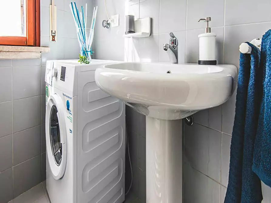 Immagine 10 di Camera in affitto  in Via Egadi a Milano