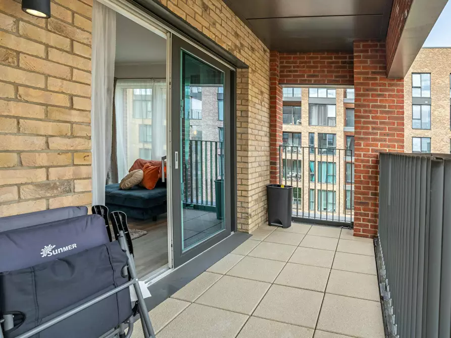 Immagine 10 di Appartamento in affitto  in Lismore Boulevard a Brent