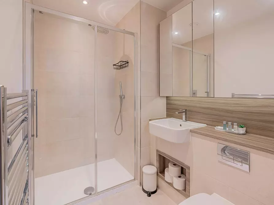 Immagine 3 di Appartamento in affitto  in Lismore Boulevard a Brent