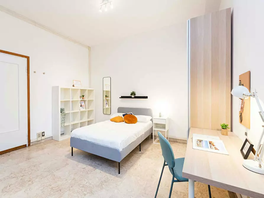 Immagine 2 di Camera in affitto  in Via Francesco Primaticcio a Milano