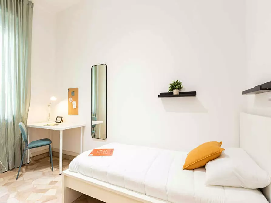 Immagine 1 di Camera in affitto  in Via Francesco Primaticcio a Milano