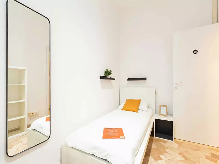 Immagine 8 di Camera in affitto  in Via Francesco Primaticcio a Milano