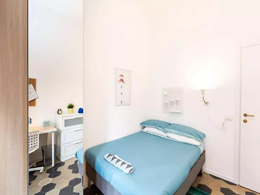 Immagine 1 di Camera in affitto  in Via Paolo Bassi a Milano
