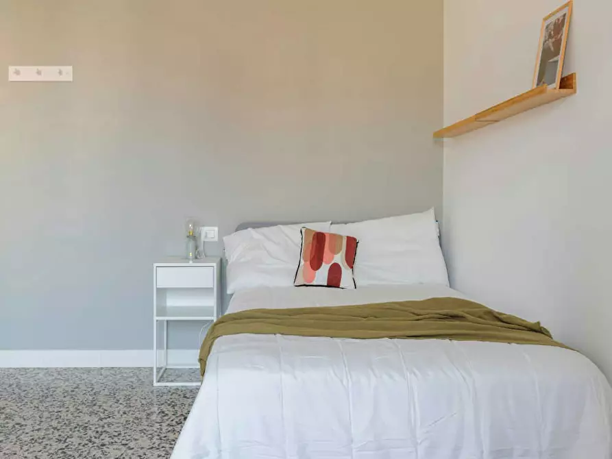 Immagine 2 di Camera in affitto  in Piazza Carducci a Torino