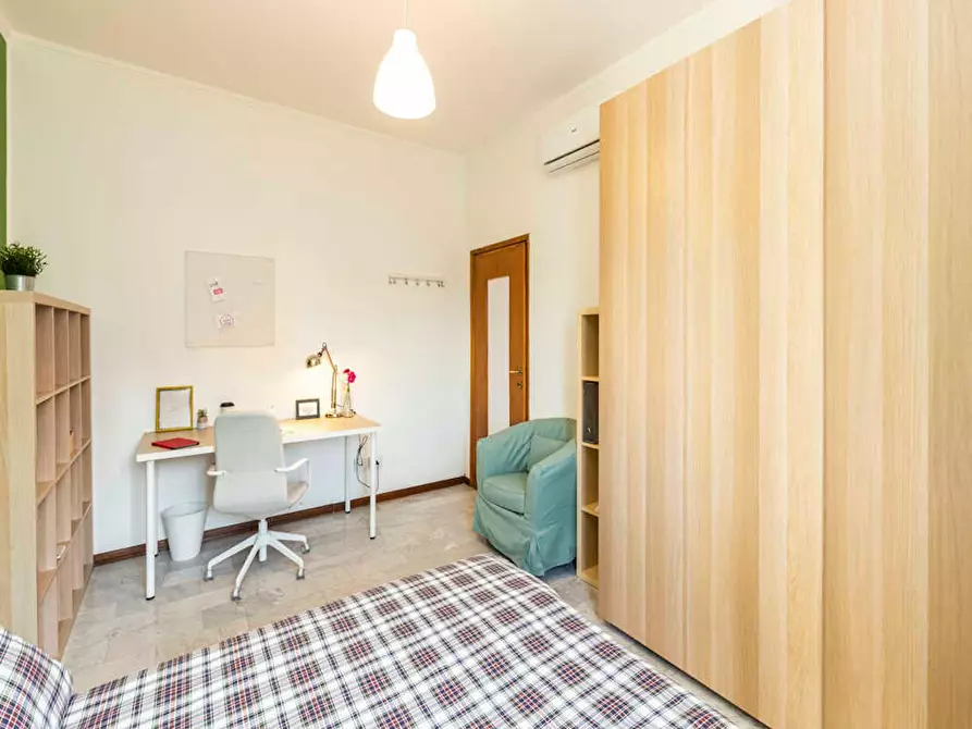 Immagine 6 di Camera in affitto  in Viale Lucania a Milano