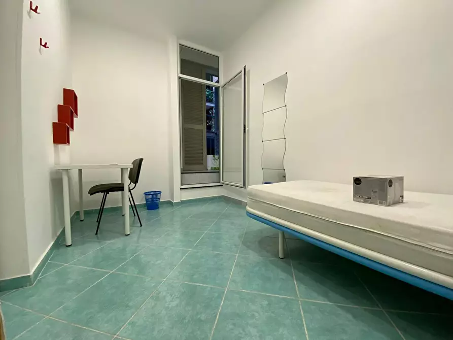 Immagine 1 di Camera in affitto  in Vico Scassacocchi a Napoli