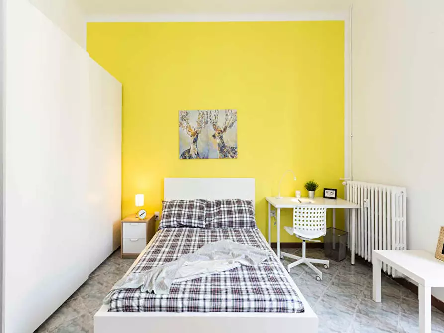 Immagine 3 di Camera in affitto  in Via Paolo Bassi a Milano
